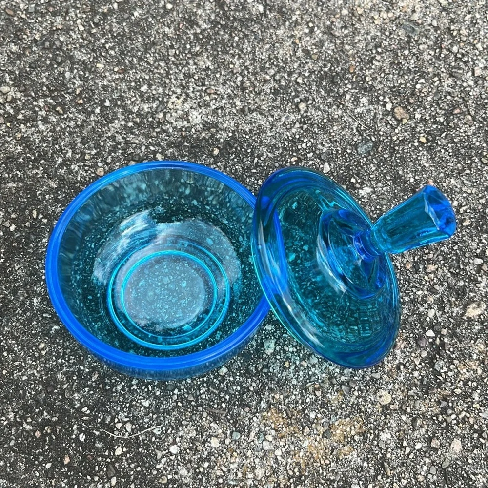 New Martinsville Glass Queen Anne Blue Vintage Powder Puff Box with‎ Lid
